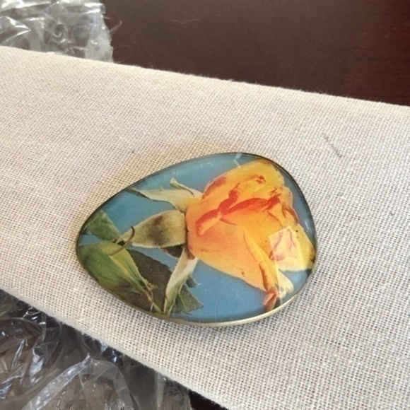 Vintage Jewelry - Vintage a flower Print Brooch